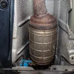 一种柴油微粒过滤器，安装在汽车排气系统上